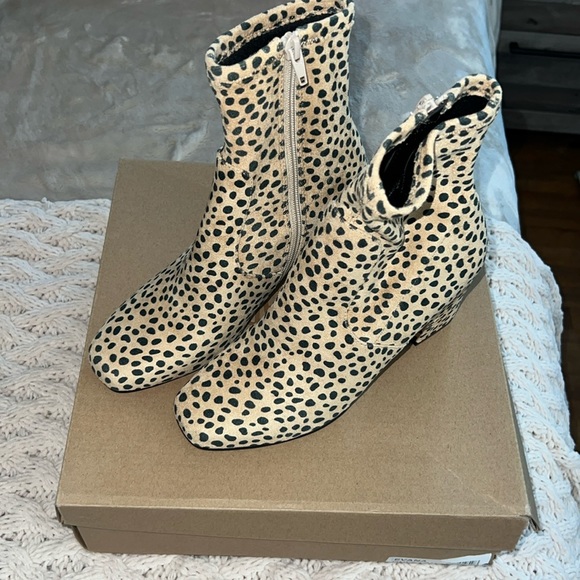 Steve Madden Booties - Picture 2 of 5